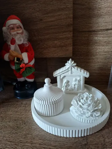 Conjuntinho de gesso com presépio. Natal