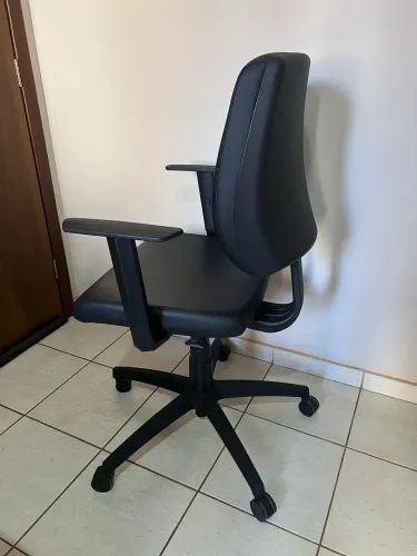 Cadeira de escritório em couro