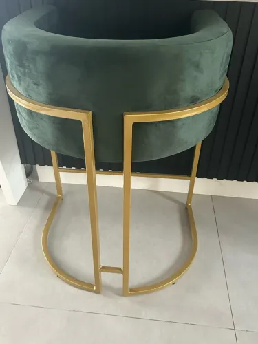 vendo banqueta dourada com verde musgo