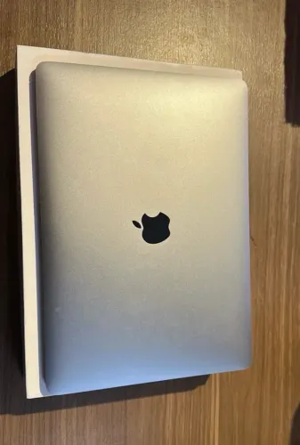 MacBook M1 2020