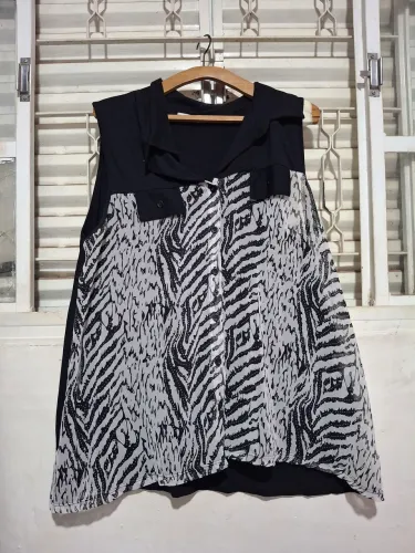 Vendo Blusa Feminina Nova Branca e Preta