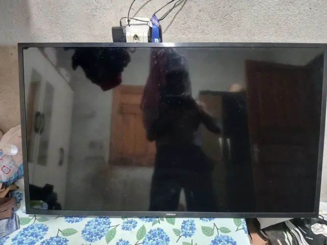 Vende se tv 43 polegadas Samsung.