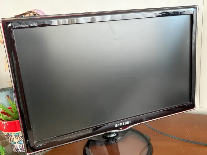 TV Samsung 22 pol para retirada de peças