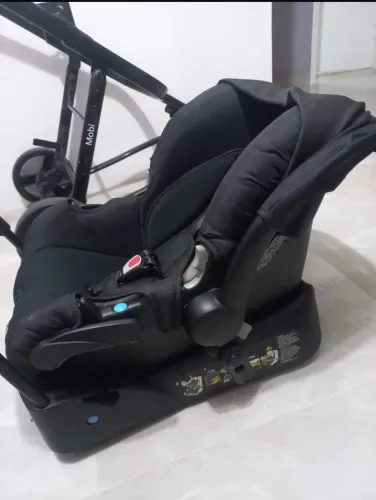Carrinho de bebê + bebê conforto + base para carro