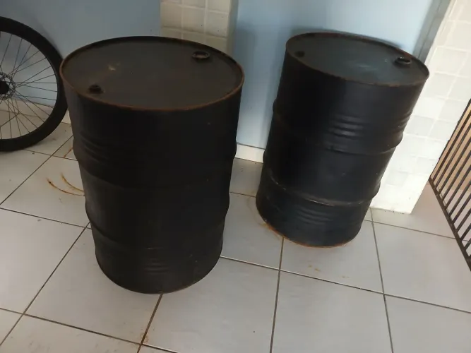 barris oleo vazios, pintados