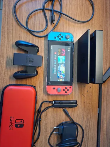 Nintendo Switch 1 Completo 32GB com todos os acessórios originais