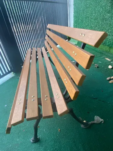 Banco de madeira para jardim