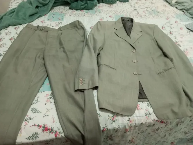 Vende um terno semi novo