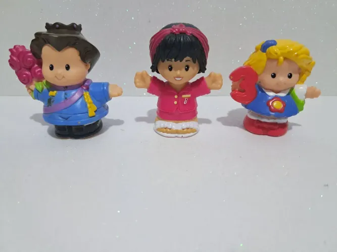 Kit miniaturas bonecas Little Peaple( uma é da Barbie) 6cm