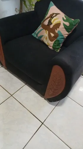 POLTRONA COM DETALHES RUSTICO