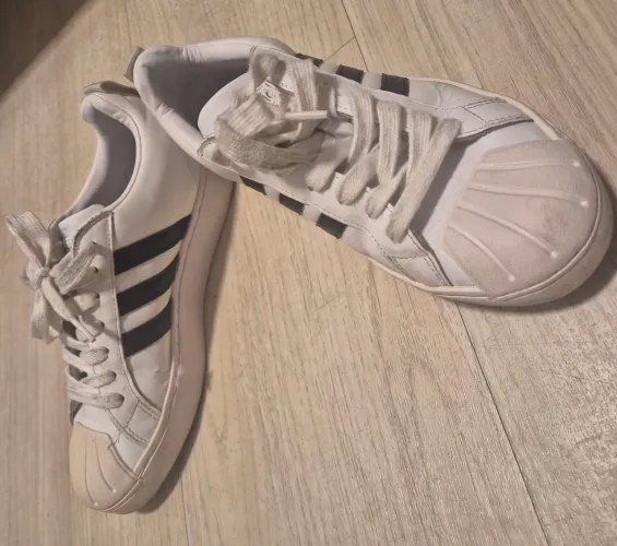 Tênis Adidas