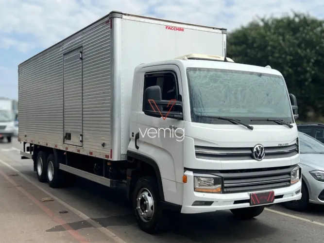 Caminhão VW 13.180 Trucado 6x2 Truck Baú Ñ 15190 17260