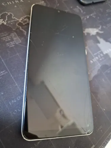 Celular Samsung A12 com Defeito