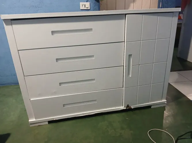 Cômoda 4 gavetas grande material bom