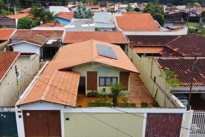 Casa à Venda, 3 quartos (1 suíte), com Edícula, 4 vagas, no Parque Santa Cândida Araras