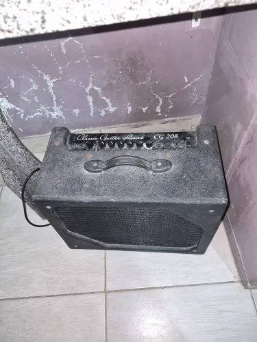 Vendo amplificador de guitarra cg 208