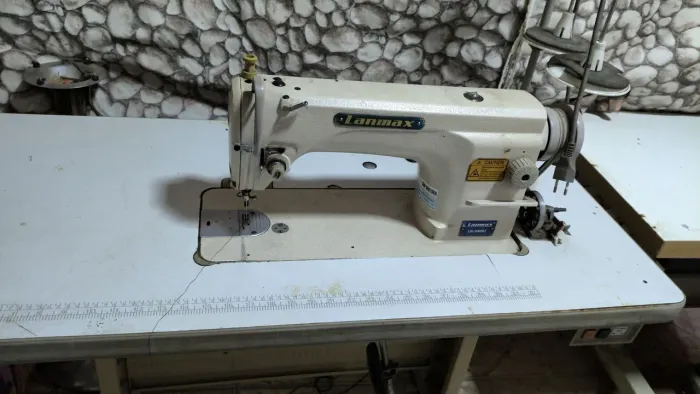 Máquina de costura industrial