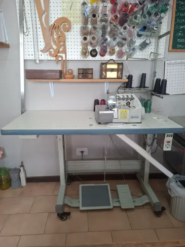 Máquina de costura overloque industrial