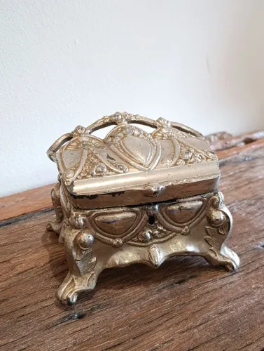 Porta-joias em metal