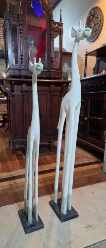Decoração, par de esculturas de girafas de madeira