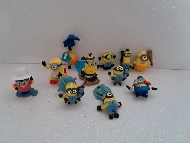 Lote Minions miniaturas colecionáveis Kinder