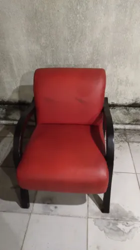 04 Cadeiras tipo poltrona, confortáveis, para diversos ambientes.