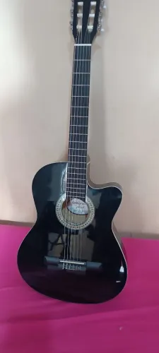 Eu quero vender um violão 
