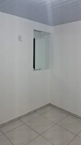 Alugo casa sem garagem