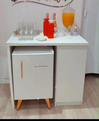 Frigobar retrô + armário planejado