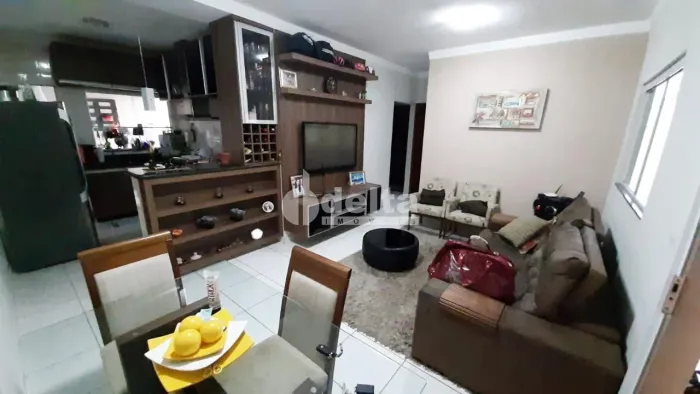Casa residencial disponível para venda no bairro Jardim Holanda em Uberlândia - MG.