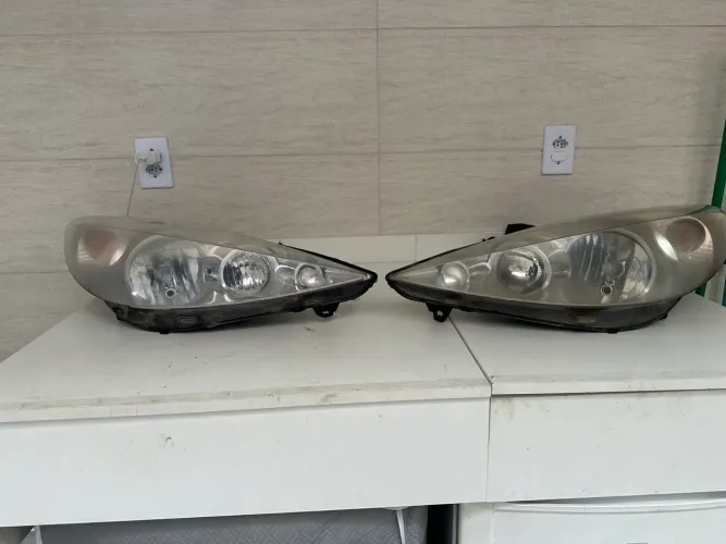 Faróis Peugeot 207