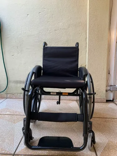 Vd cadeira de rodas monobloco jaguaribe M Leve nova