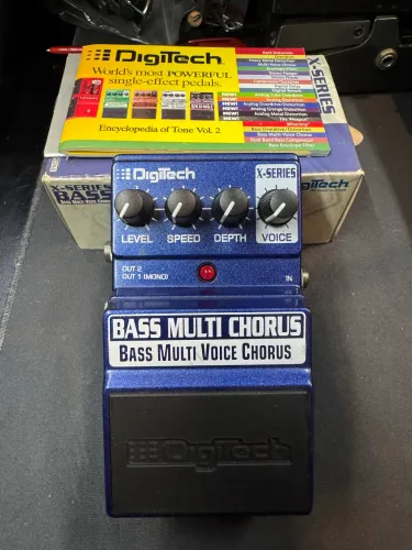 Pedal de Baixo Chrous Digitech Bass X-Series Multi Chrous semi novo impecável