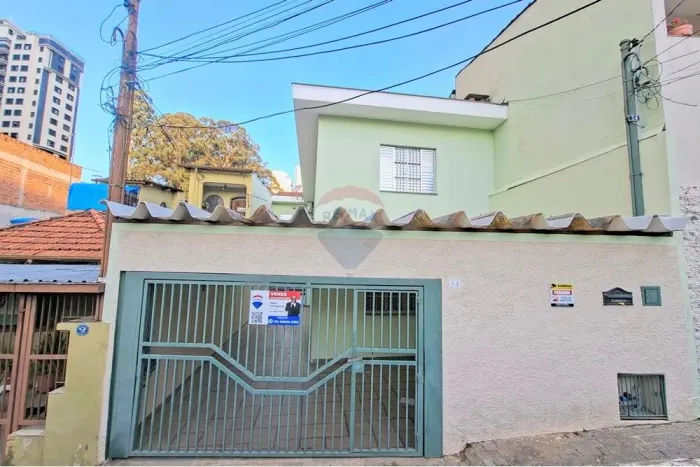 Sobrado à venda com 187 m², 3 dormitórios (1 suíte master), 4 vagas, lareira e corredor la