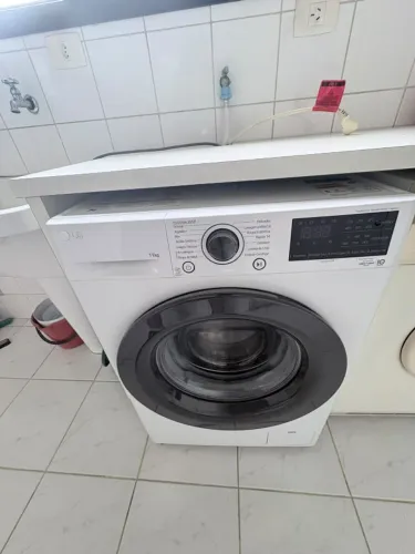 Lava-roupas LG 11kg abertura frontal Inverter Direct Drive com vapor 220V