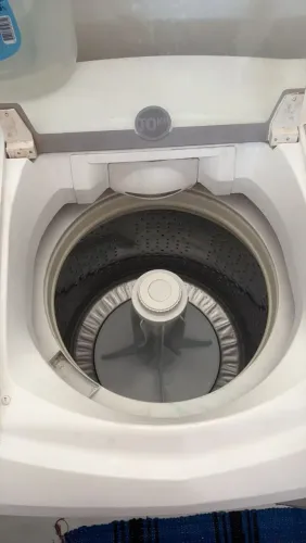 Vende se uma geladeira Eletrolux, e uma máquina de lavar Brastemp 10kg