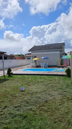 Casa 4 dorm PISCINA área gourmet com churrasqueira AMPLO terreno próxima UNISUL Araranguá