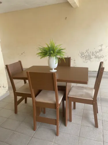 Mesa c 4 cadeiras nova