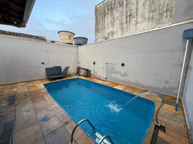 Casa com PISCINA e 2 dormitórios à venda, 72 m² por R$ 750.000 - Tupi - Praia Grande/SP