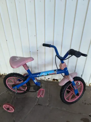 Bicicleta aro 12 bem inteira 