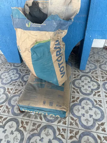 Vendo 1 saca e meia de cimento votaram