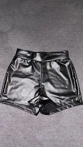 short couro shein