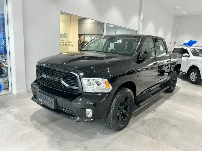 Ram Classic Laramie Night Edition 5.7 V8 16V Gasolina 4X4 Aut. 2022