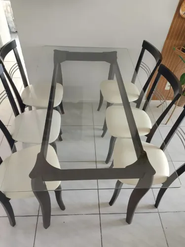 Mesa com 6 cadeiras 