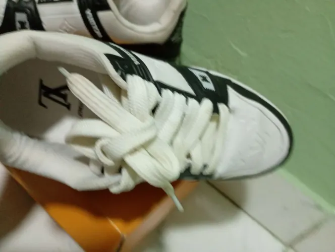 Vendo tênis Louis vutton na caixa pra sair rapido