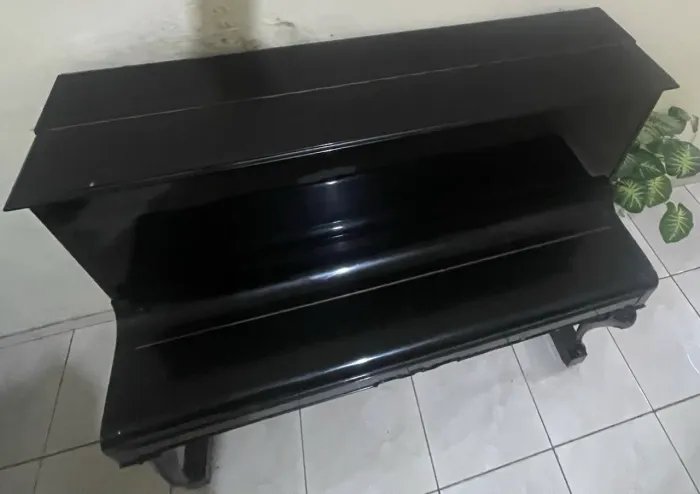 Piano Vertical Schneider - Elegância, Presença e Sonoridade Clássica
