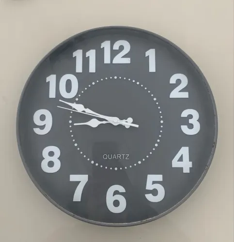 Relógio de parede cinza Quartz !