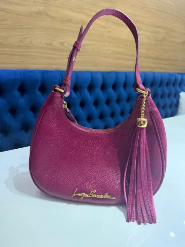 Bolsa Luiza Barcelos em couro rosa fúcsia baguete meia lua