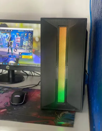 Pc gamer gabinete pequeno vai com placa de vídeos