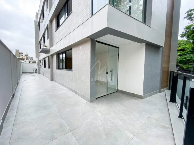 Apartamento com área privativa, 3 quartos (1 suíte) no bairro Santo Antônio